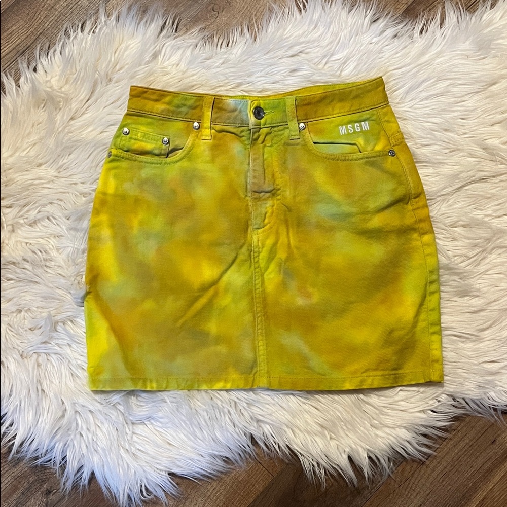 MSGM made in Italy tie-dye denim mini skirt in yellow, size 40